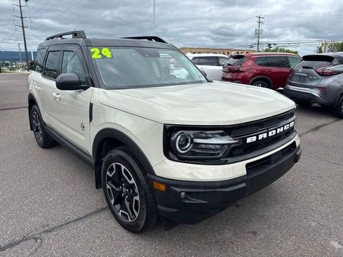 Used 2024 Ford Bronco Sport Outer Banks w/ Tech Package AWD/4WD image 3