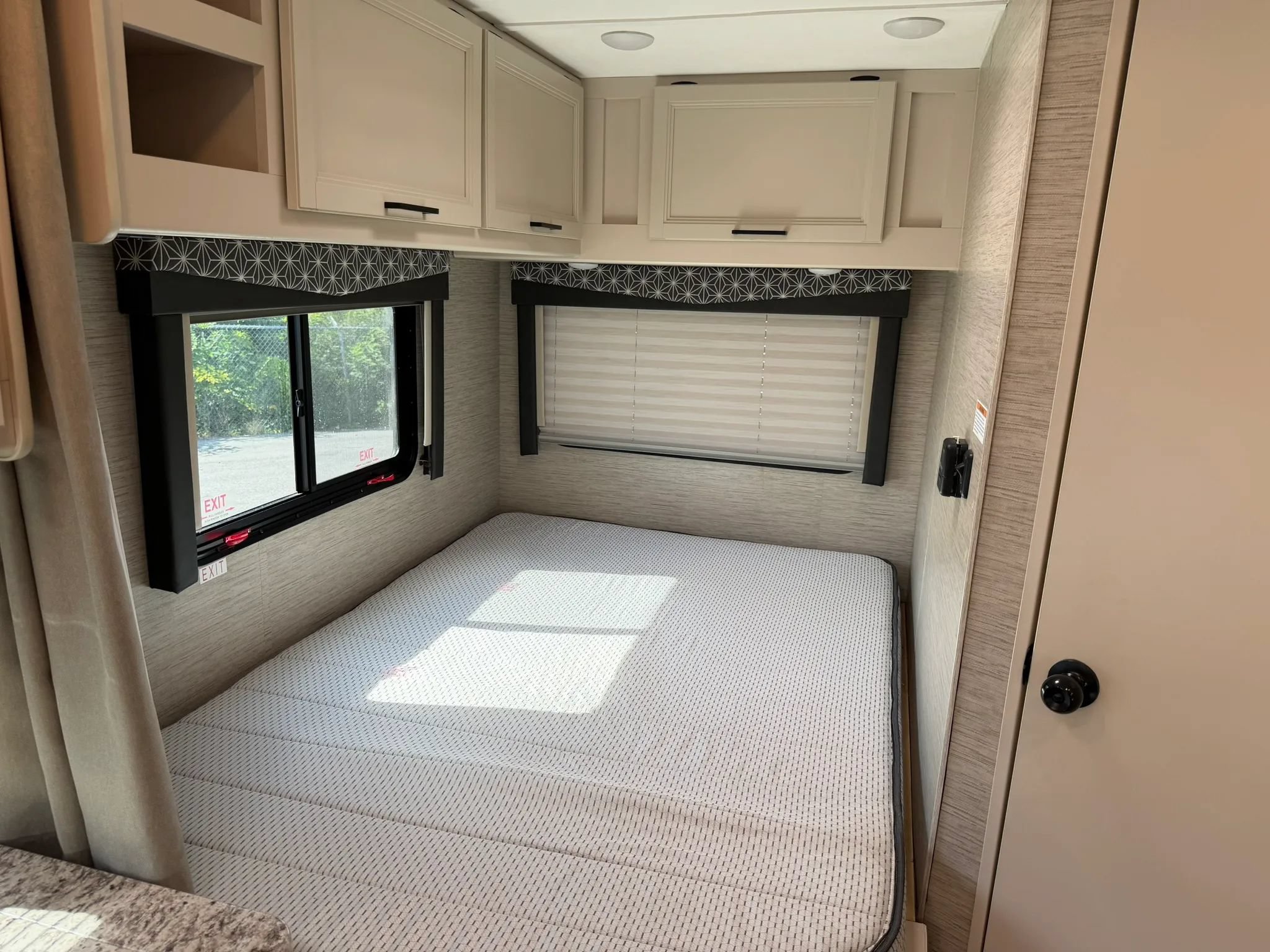 Used 2022 Ford E-350 and Econoline 350 Super Duty w/ Motorhome Prep Package RWD image 50