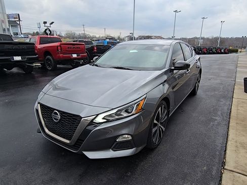 Used 2019 Nissan Altima 2.5 SR w/ SR Premium Package image 3