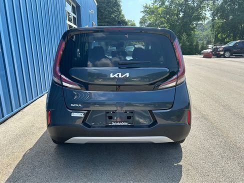 Used 2023 Kia Soul LX w/ LX Technology Package FWD image 12