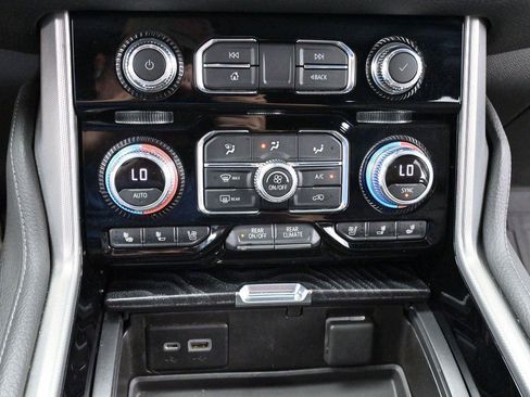 Used 2021 GMC Yukon Denali w/ Advanced Technology Package AWD/4WD image 27