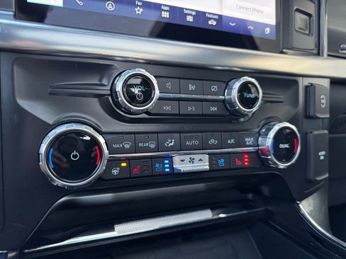 Certified 2022 Ford F150 Lariat w/ Equipment Group 502A High image 29