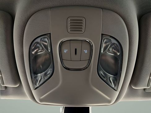 Used 2018 Jeep Compass Latitude w/ Safe & Security Group image 18