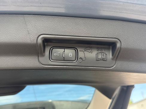 Used 2025 Ford Explorer Active AWD/4WD image 6
