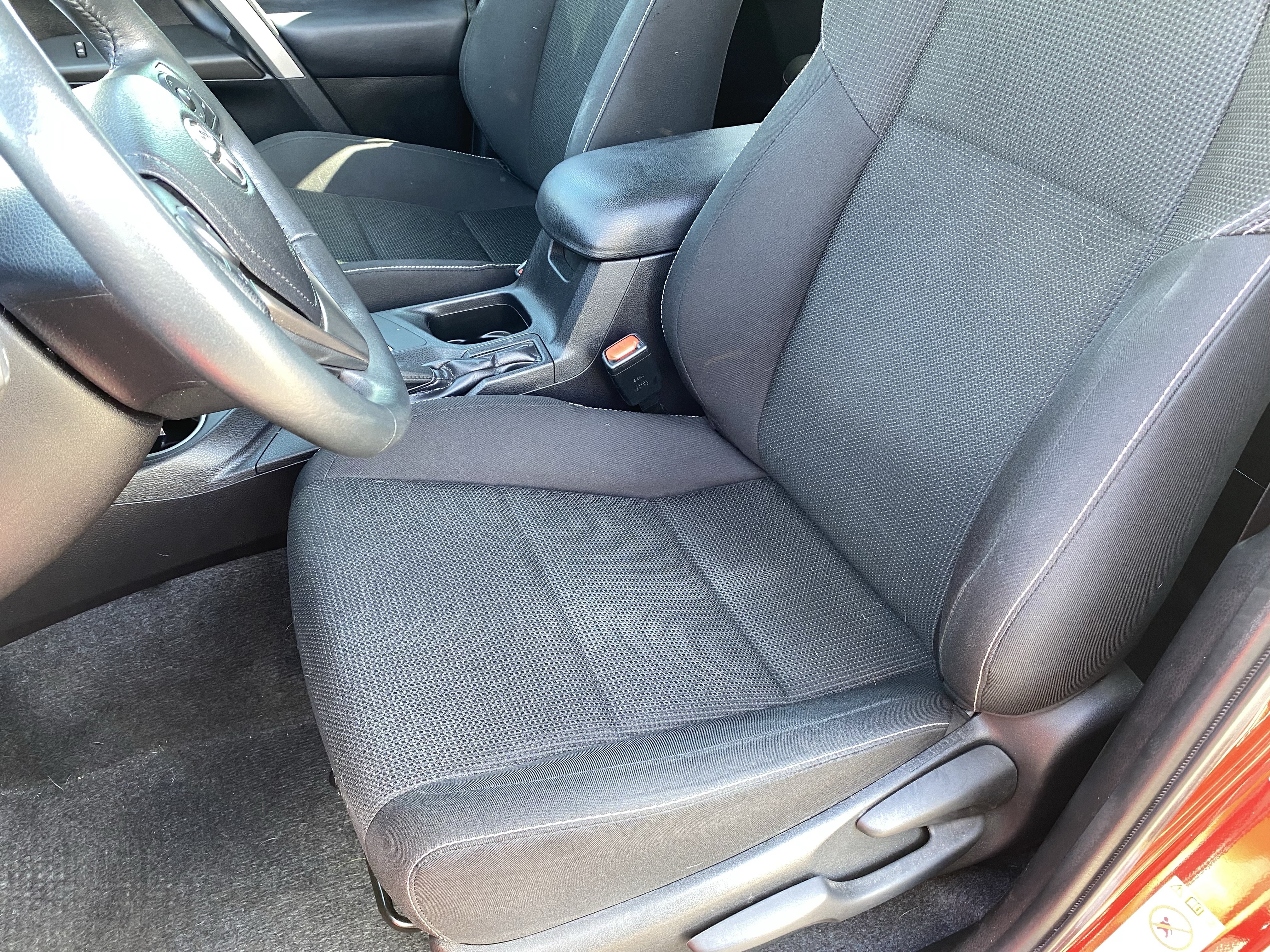 Used 2017 Toyota RAV4 XLE w/ Carpet Mat Package FWD image 16