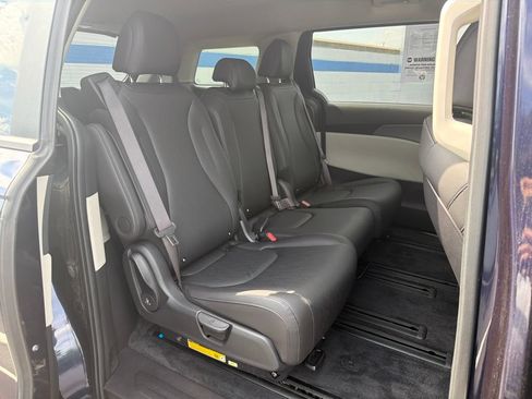 Used 2024 Kia Carnival LX FWD image 22