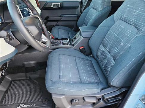 New 2025 Ford Bronco Heritage Edition image 4