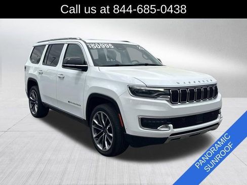 Used 2023 Jeep Wagoneer Series III w/ Premium Group I image 3