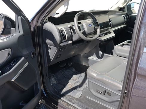 Used 2025 Ford Expedition Active image 14