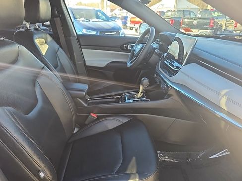 Certified 2024 Jeep Compass Limited image 11