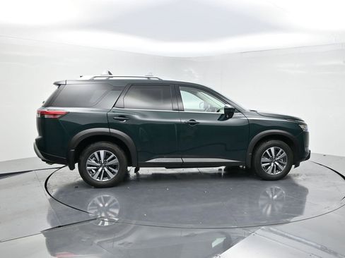 Used 2025 Nissan Pathfinder SL image 4