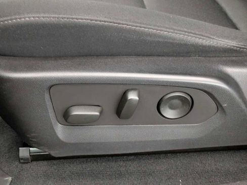 Used 2023 Chevrolet Colorado Trail Boss w/ Technology Package AWD/4WD image 19