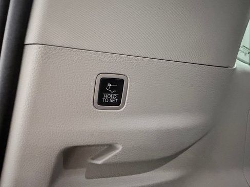 Used 2024 Jeep Wagoneer L 4WD w/ Premium Group I image 39
