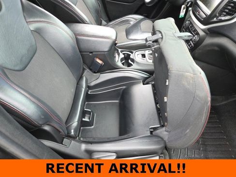 Used 2015 Jeep Cherokee Trailhawk w/ Cold Weather Group image 44