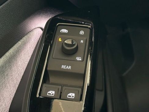 New 2025 Volkswagen ID.4 Pro AWD/4WD image 35