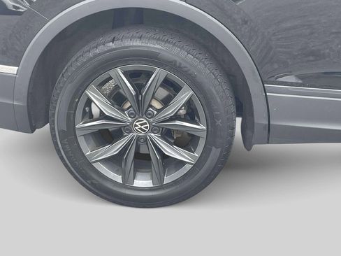 Used 2022 Volkswagen Tiguan SE R-Line image 9