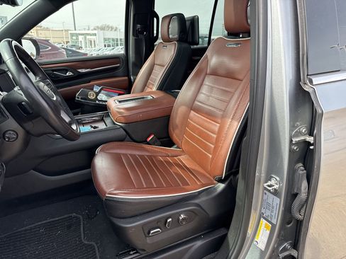 Used 2023 GMC Yukon Denali Ultimate image 15