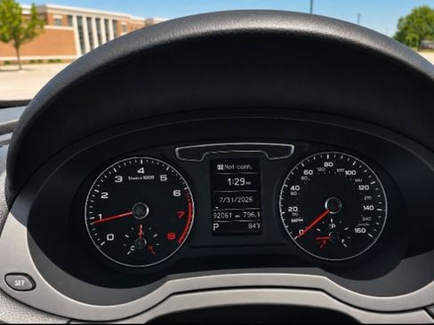 Used 2018 Audi Q3 2.0T Premium w/ Convenience Package AWD/4WD image 17