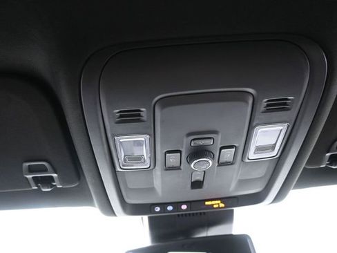 Used 2025 GMC Yukon XL Denali image 12