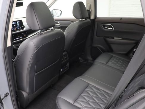 Used 2023 Nissan Rogue Platinum w/ Platinum Premium Package image 11