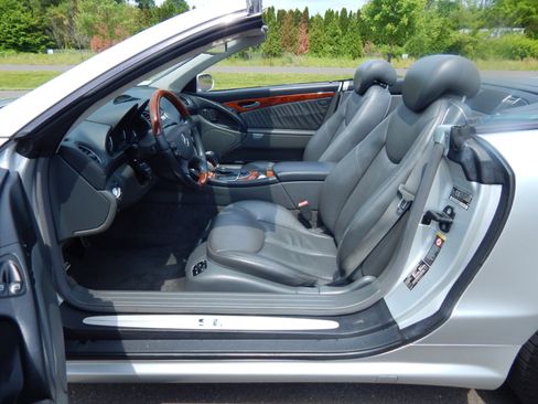 Used 2005 Mercedes-Benz SL 600 w/ AMG Sport Pkg image 35