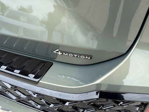 New 2026 Volkswagen Tiguan SE R-Line AWD/4WD image 30