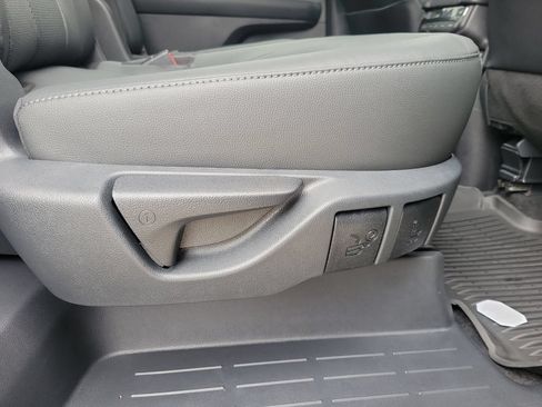 Certified 2024 Toyota Grand Highlander FWD image 39