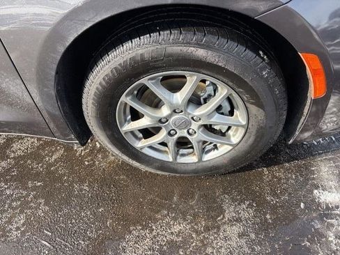 Used 2022 Chrysler Pacifica Touring image 42