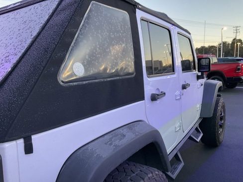 Used 2018 Jeep Wrangler Unlimited Rubicon w/ Cold Weather Group image 5