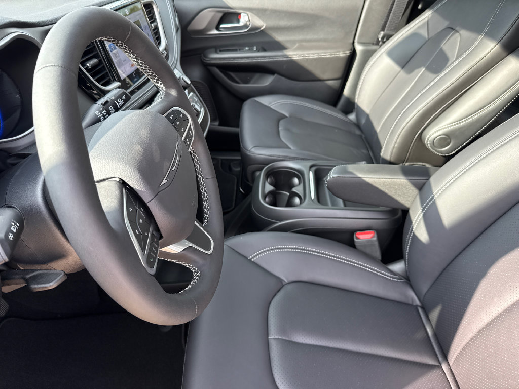New 2027 Chrysler Pacifica Select FWD image 19