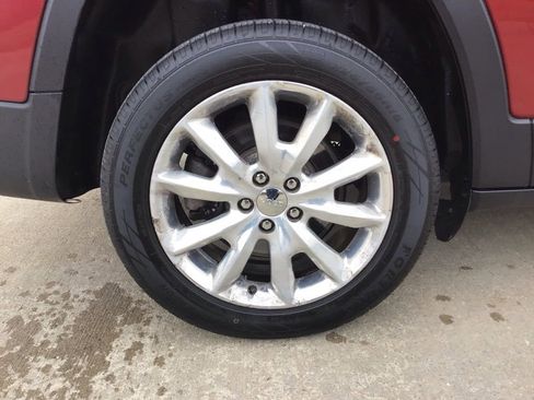 Used 2016 Jeep Cherokee Limited image 31