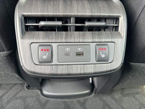 Used 2024 Nissan Ariya AWD image 11