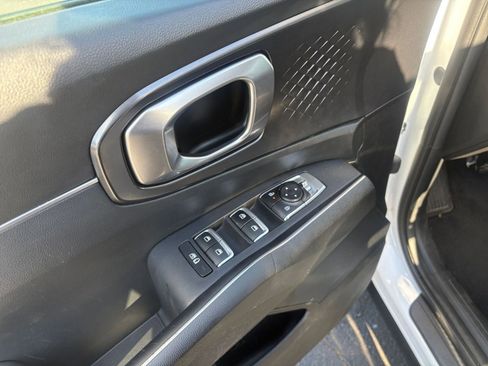 Used 2024 Kia Sorento S FWD image 18