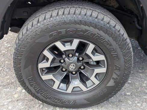 Used 2019 Toyota Tacoma TRD Off-Road image 10