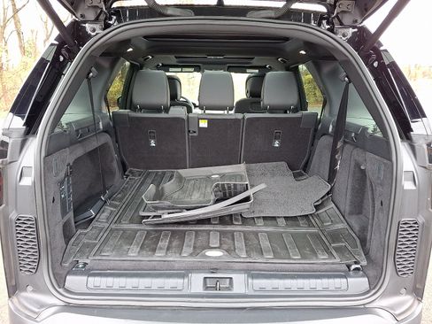Used 2025 Land Rover Discovery S AWD/4WD image 28