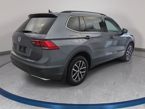 Used 2019 Volkswagen Tiguan SE w/ Panoramic Sunroof Package FWD image 5