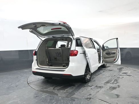 Used 2021 Kia Sedona LX image 26