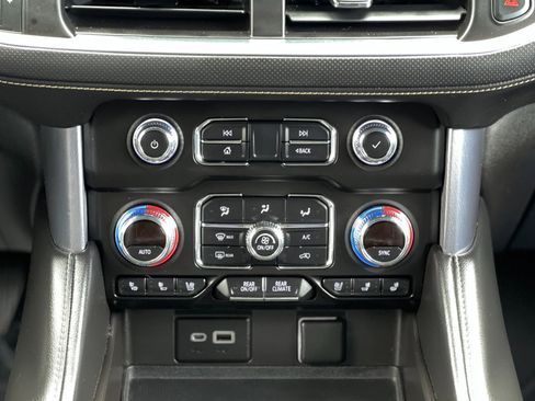 Used 2021 GMC Yukon SLT w/ Rear Media and Nav Package AWD/4WD image 19