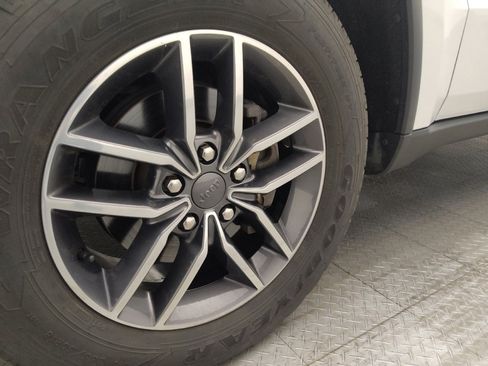Used 2019 Jeep Grand Cherokee Limited w/ Luxury Group II AWD/4WD image 31