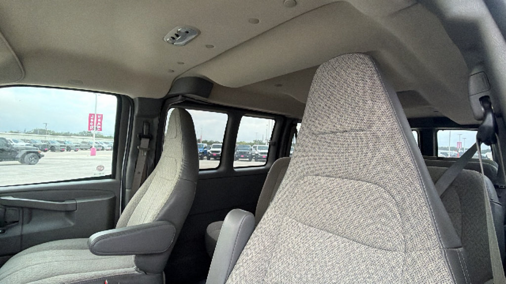 Used 2025 Chevrolet Express 3500 LT w/ LT Preferred Equipment Group RWD image 15