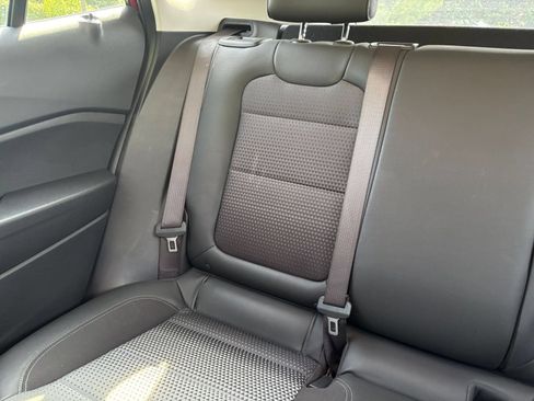 Used 2025 Chevrolet Trax LT FWD image 38