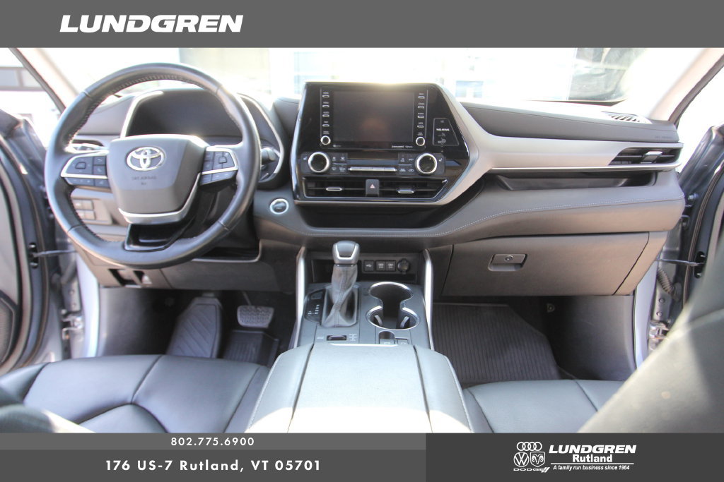 Used 2021 Toyota Highlander XLE AWD/4WD image 22