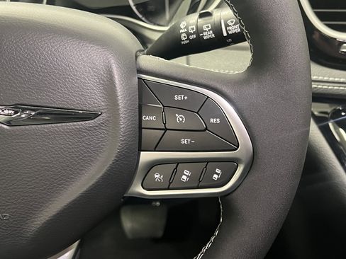 New 2026 Chrysler Pacifica Select image 20