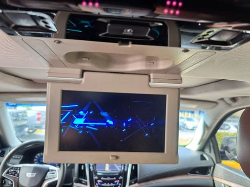 Used 2017 Cadillac Escalade ESV Premium Luxury AWD/4WD image 47
