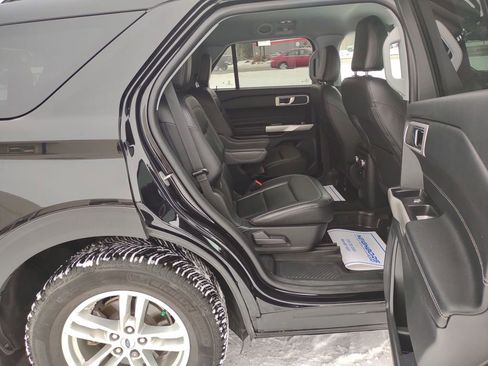 Used 2022 Ford Explorer XLT w/ Equipment Group 202A image 36