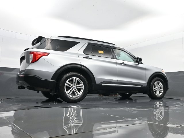 Used 2020 Ford Explorer XLT w/ Equipment Group 202A AWD/4WD image 25