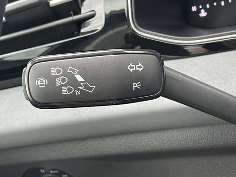 Used 2025 Volkswagen Jetta SE image 29