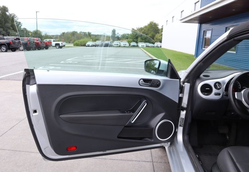 Used 2013 Volkswagen Beetle 2.5 FWD image 13