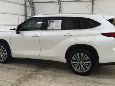 Used 2021 Toyota Highlander Platinum image 6