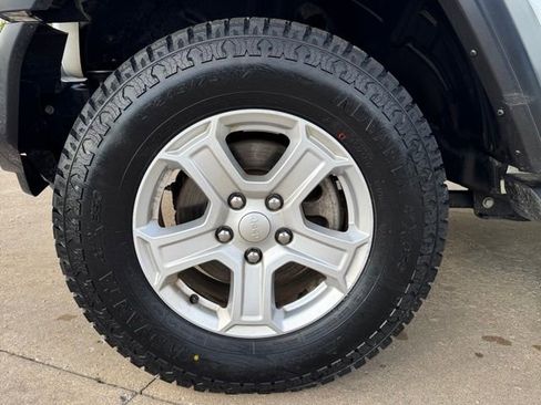 Used 2022 Jeep Wrangler Unlimited Sport image 9